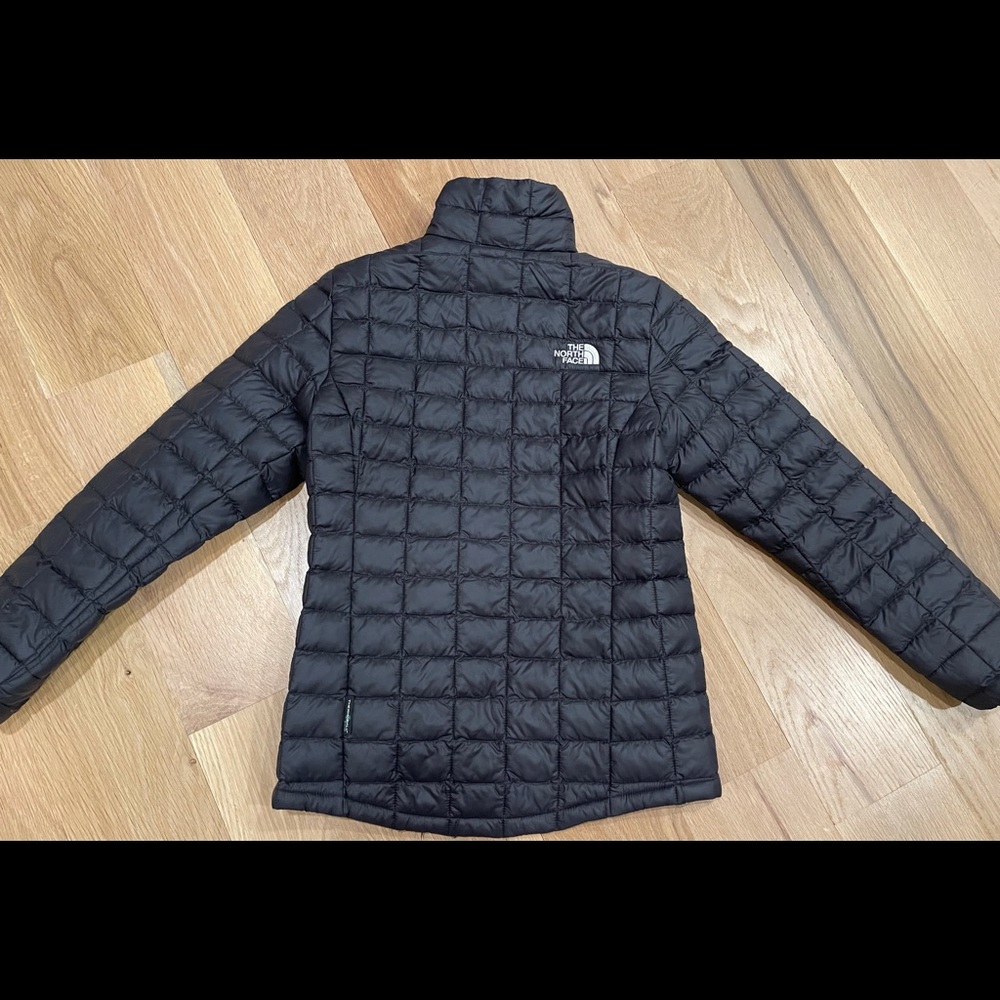 Girls 10/12 north face thermoball coat